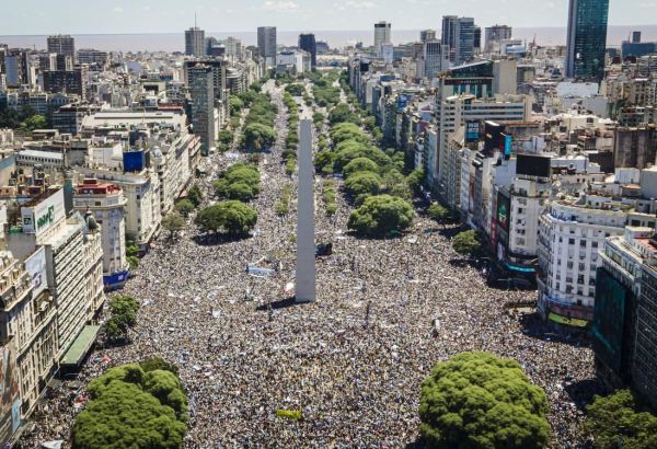 Argentinanın paytaxtı Buenos-Ayres küçələrinə 3 milyondan çox insan toplaşıb