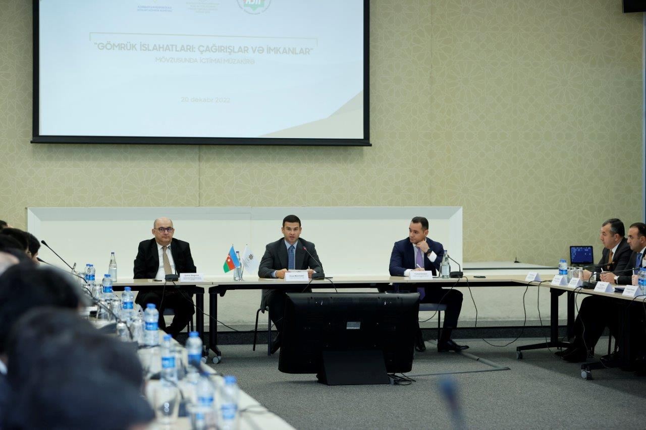Azerbaijan holds public discussions on customs reforms (PHOTO)