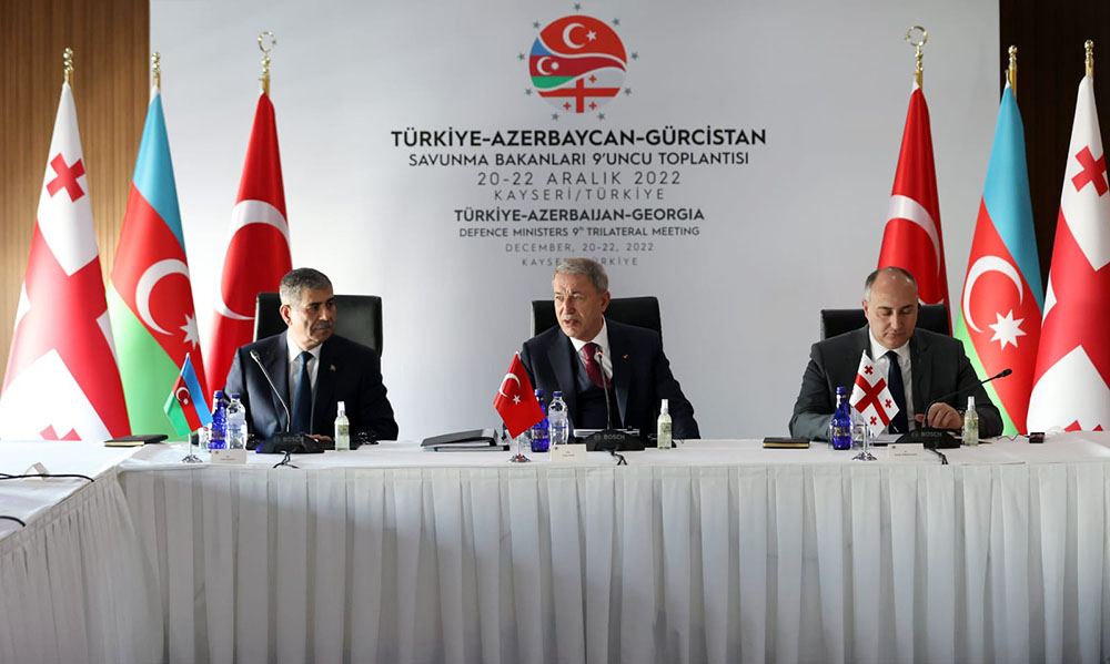 Azərbaycan, Türkiyə və Gürcüstan müdafiə nazirlərinin üçtərəfli görüşü keçirilib