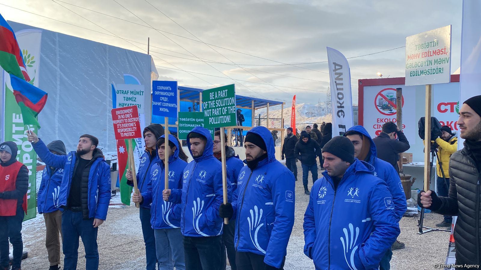 Qarlı havaya baxmayaraq, etiraz aksiyası davam edir (FOTO/VİDEO)