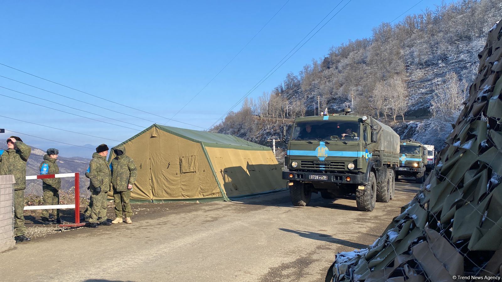 Russian peacekeepers' supply vehicles pass along Lachin road without incidents (PHOTO)