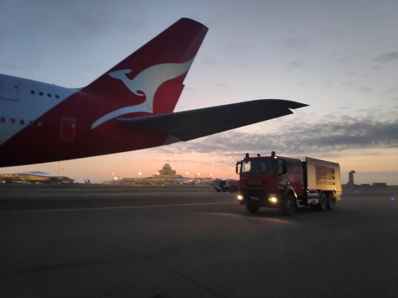 "Qantas Airways" aviaşirkətinin təyyarəsi Heydər Əliyev Beynəlxalq Aeroportunda qəza enişi edib (FOTO)