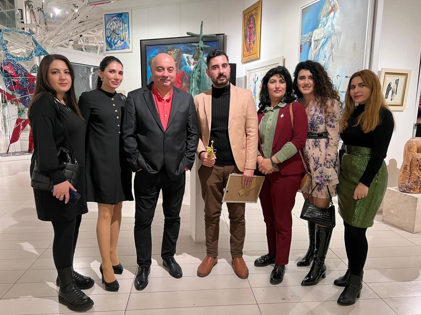 Этот белый, белый, белый мир! В Баку открылась экспозиция работ всемирно известного мастера Арифа Азиза (ФОТО)