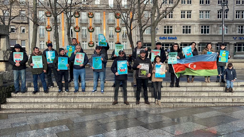 Азербайджанцы Германии провели акцию в поддержку протестующих на дороге Шуша-Ханкенди (ФОТО)