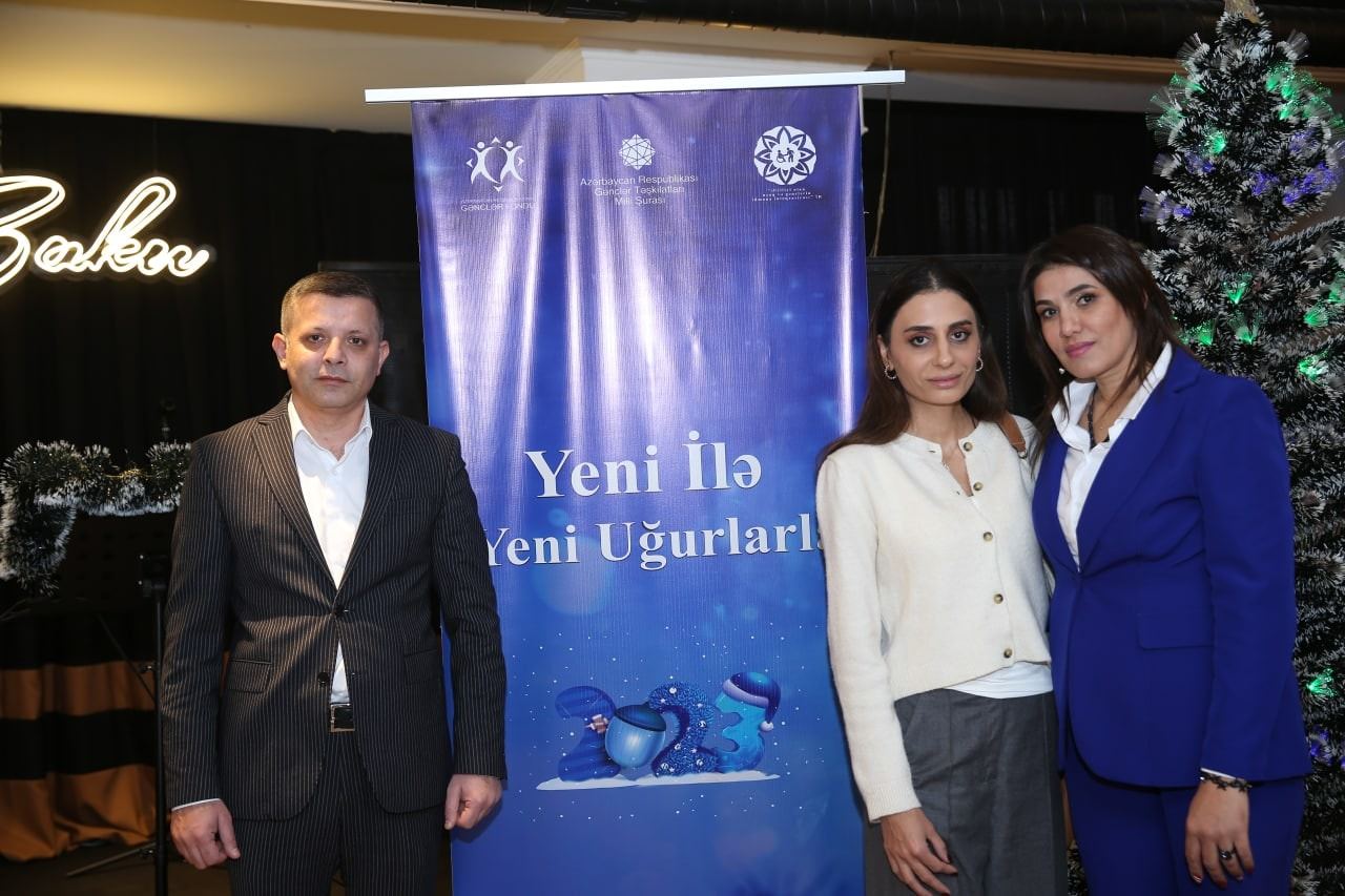 В Баку представлена шоу-программа "В Новый год с новыми успехами" (ФОТО)
