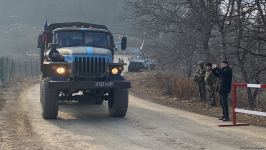 Vehicles of Russian peacekeepers keep passing along Azerbaijan's Lachin-Khankandi road (PHOTO)