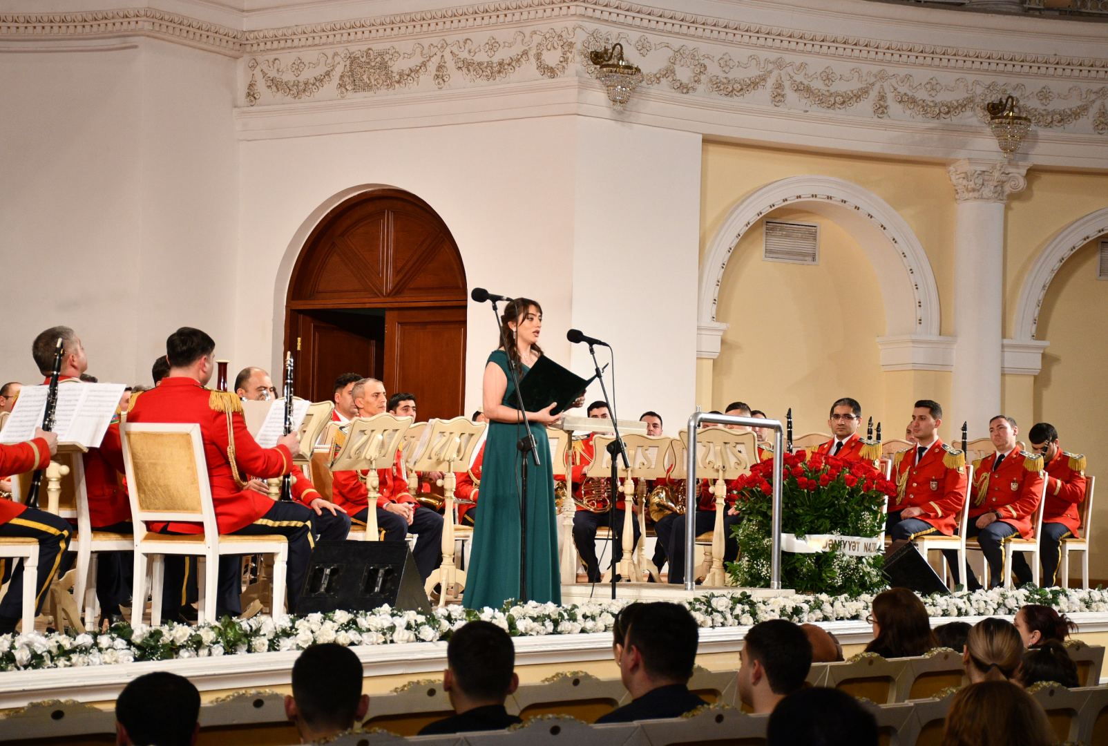 Müdafiə Nazirliyinin Əlahiddə Nümunəvi orkestrinin 30 illik yubileyinə həsr olunmuş konsert keçirilib (FOTO)