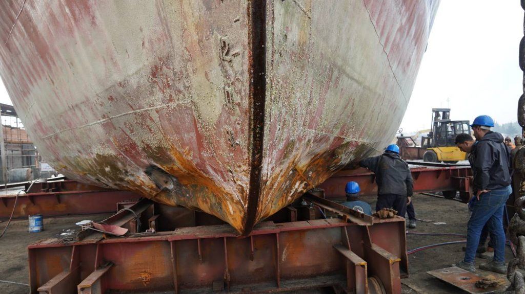 Iran Marine Industrial Company begins repairing Russian bulk carrier for first time (PHOTO)