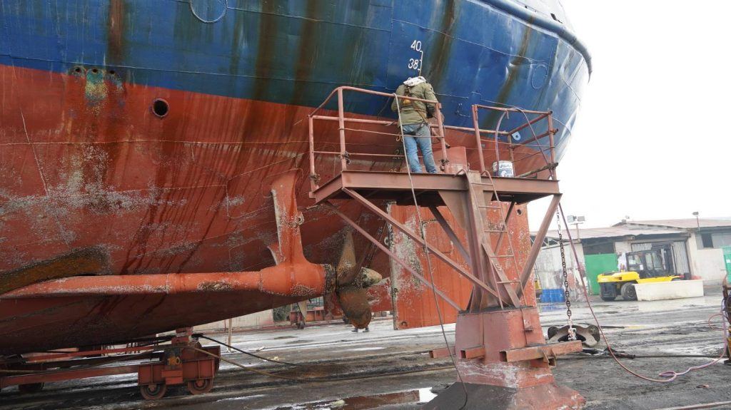 Iran Marine Industrial Company begins repairing Russian bulk carrier for first time (PHOTO)