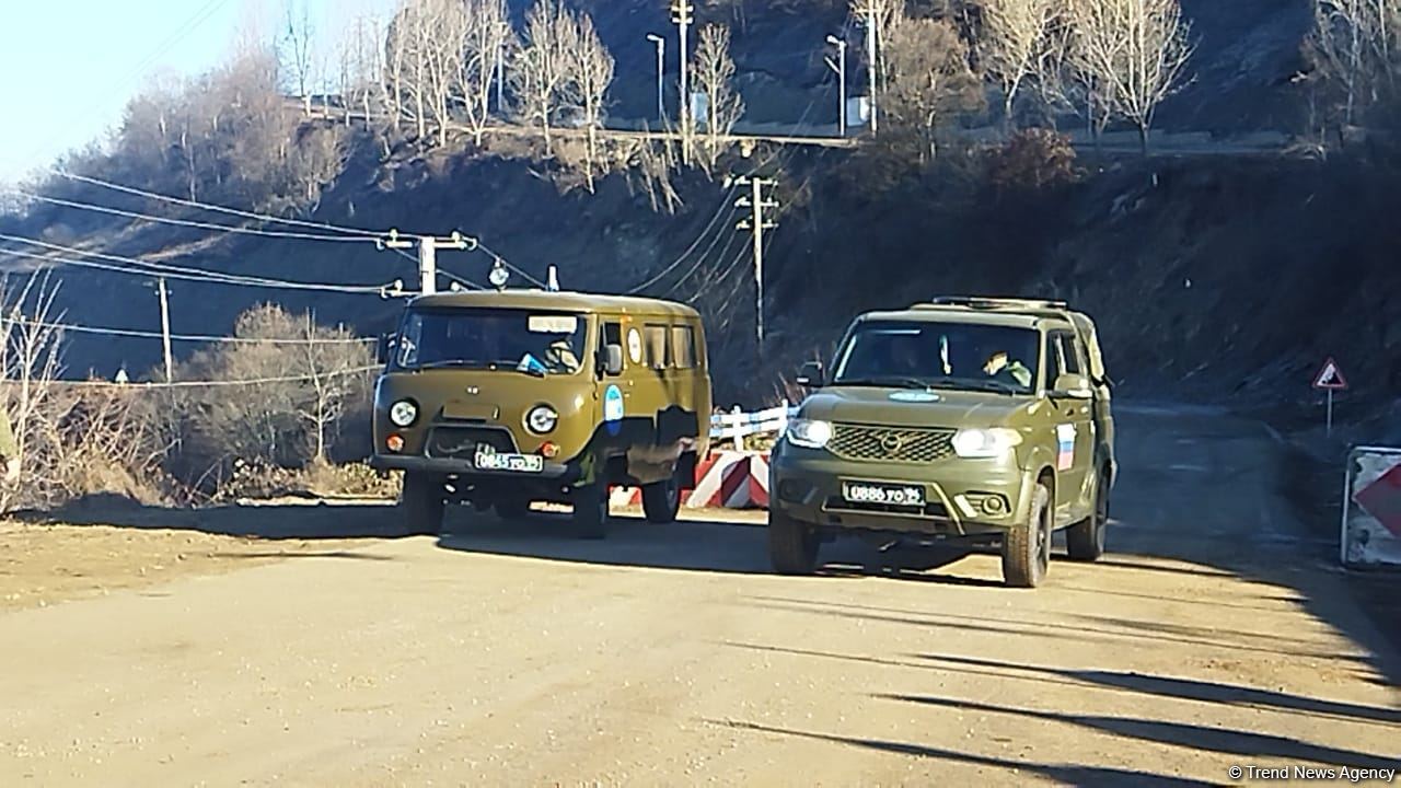 Sülhməramlılara məxsus daha üç minik avtomobili Laçın yolundan maneəsiz hərəkət edib (FOTO)