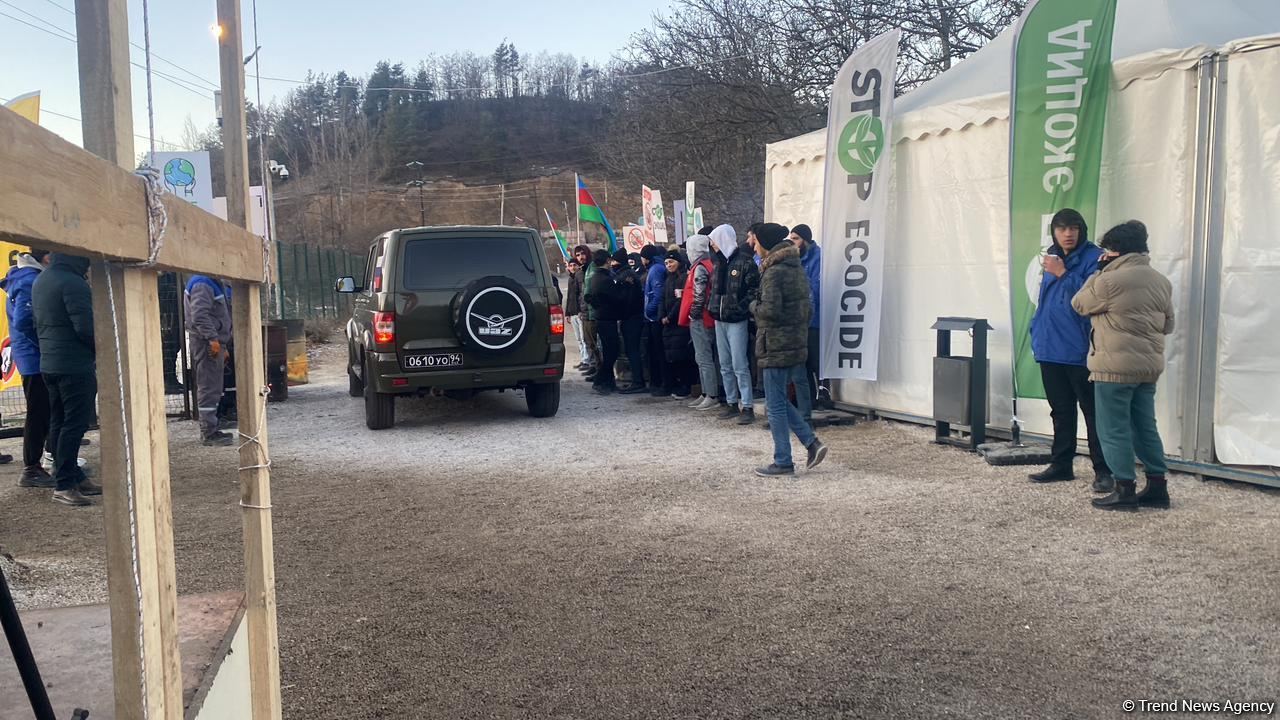 One more supply vehicle of Russian peacekeepers pass along Azerbaijan's Lachin road (PHOTO)