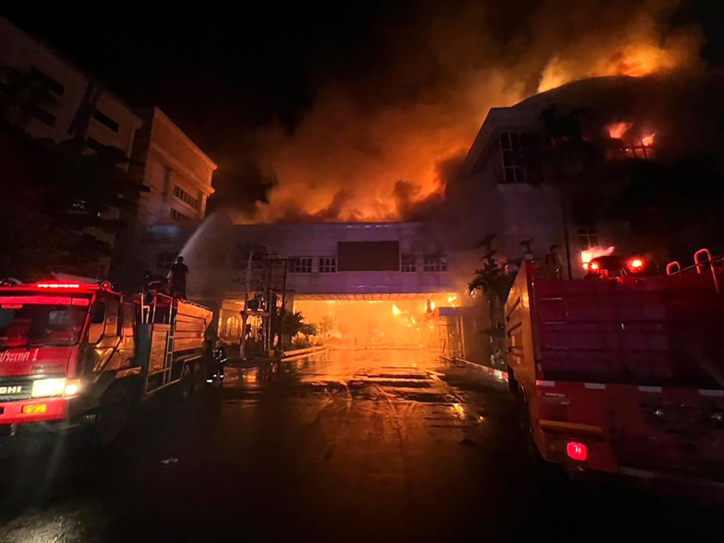 В Камбодже в результате пожара в отеле погибли не менее 10 человек
