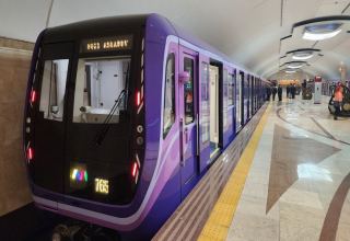 В бакинском метро возникла проблема с дверями в одном из вагонов