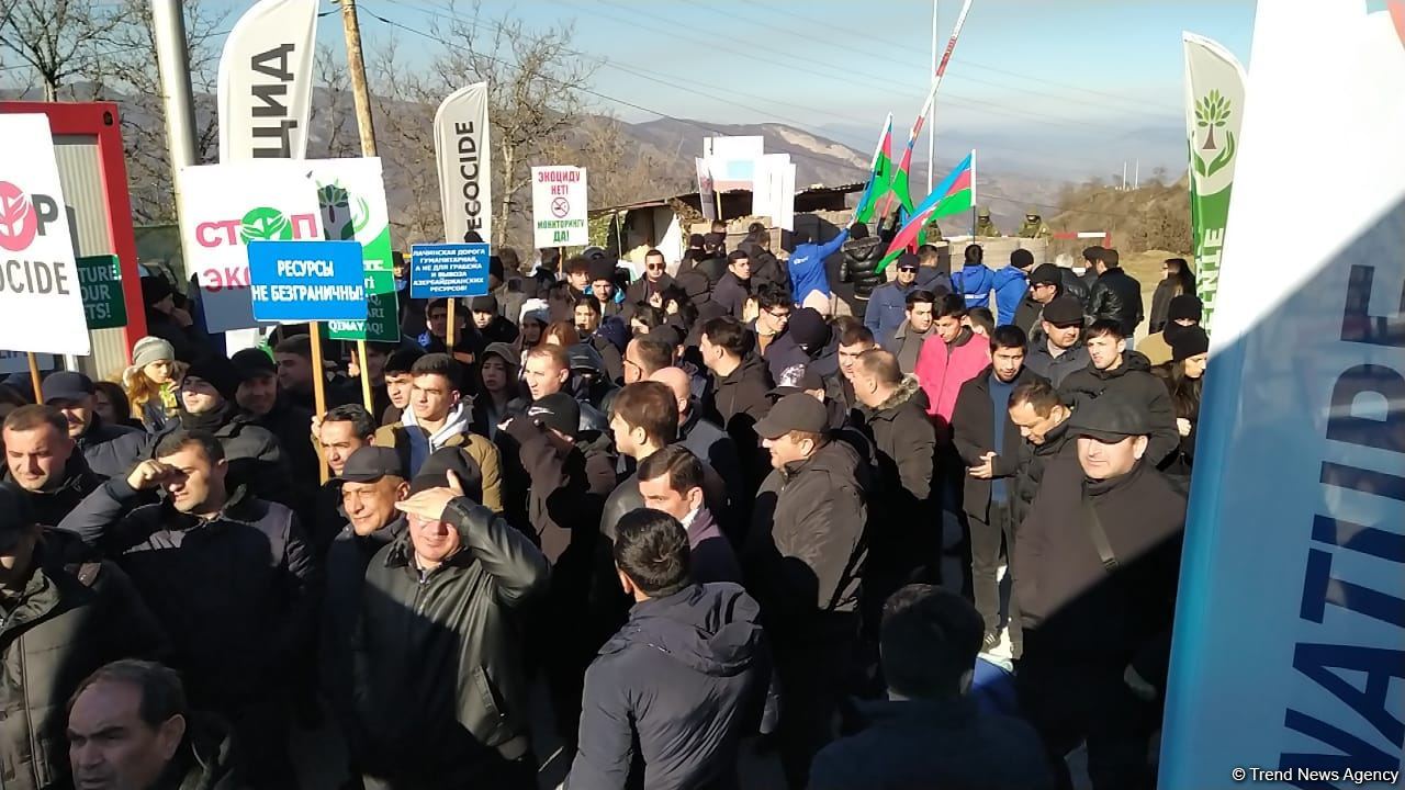 More Azerbaijanis joining peaceful protests on Lachin-Khankandi road (PHOTO)