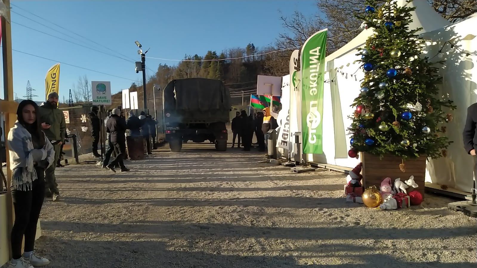Vehicles of Russian peacekeepers pass unhindered along Azerbaijan's Lachin-Khankendi road (PHOTO/VIDEO)