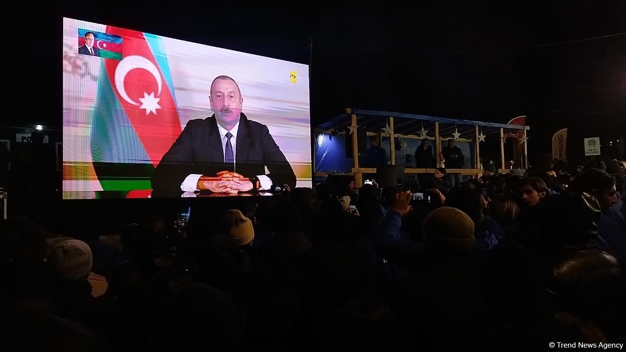 Участники акции на Лачинской дороге посмотрели обращение Президента Ильхама Алиева к азербайджанскому народу (ФОТО)