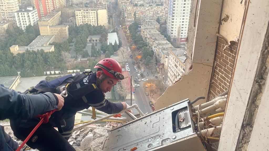 В связи со взрывом в здании в Баку возбуждено уголовное дело (ФОТО/ВИДЕО)