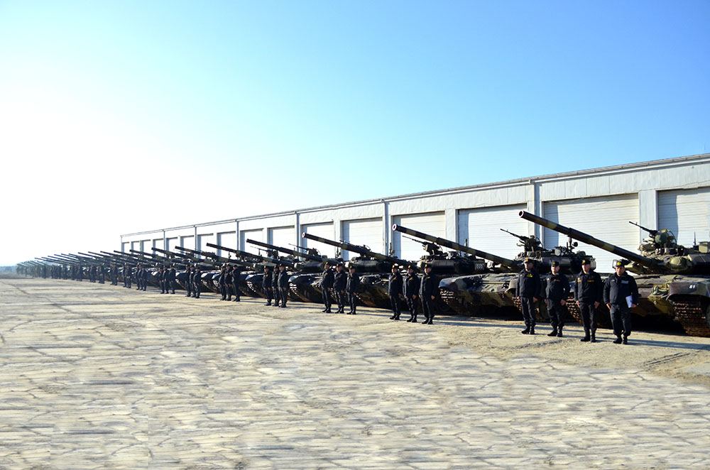 Министр обороны Азербайджана проверил боеготовность ряда воинских частей (ФОТО/ВИДЕО)