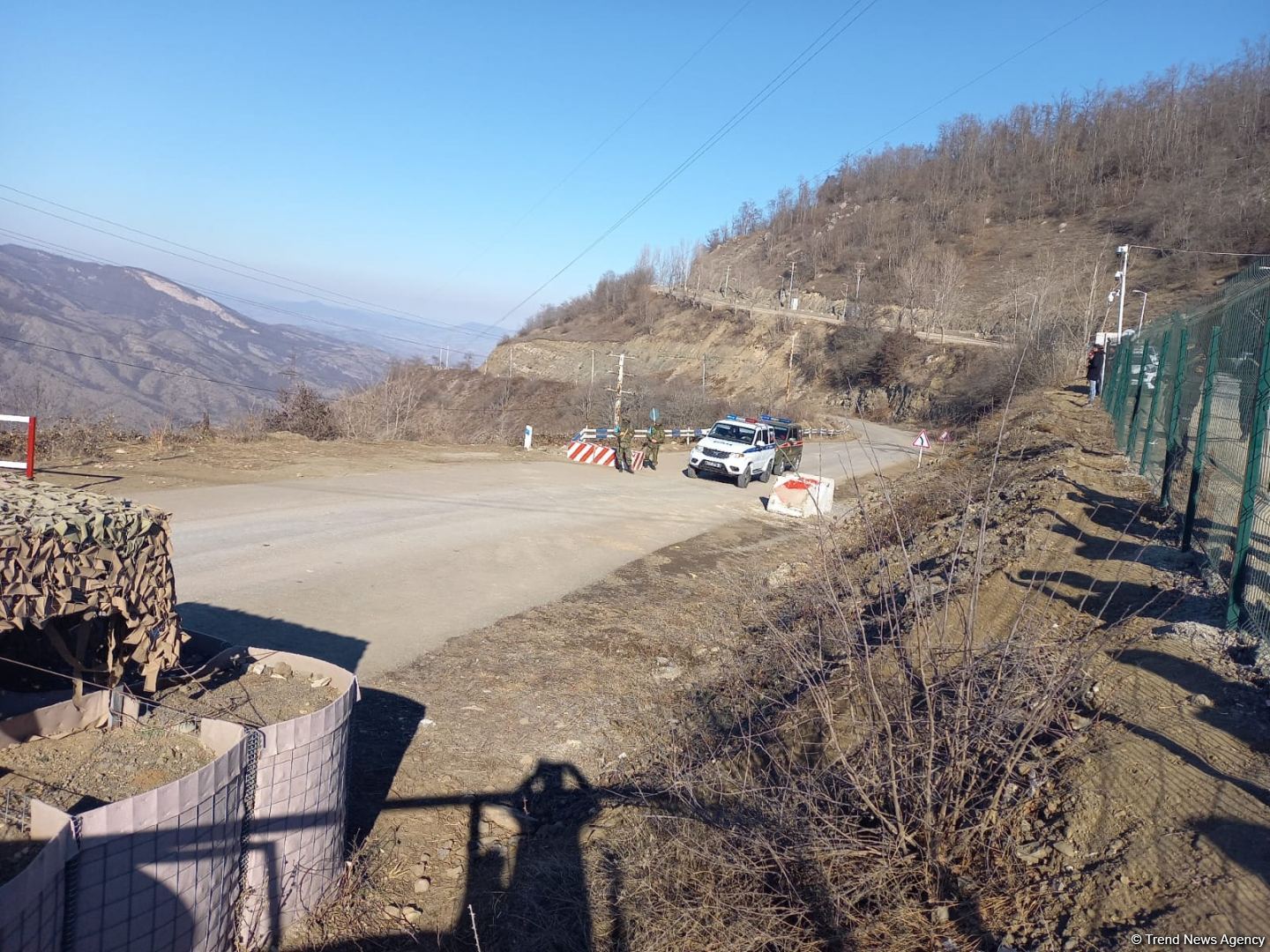 По Лачинской дороге беспрепятственно проехали две машины снабжения российских миротворцев (ФОТО)