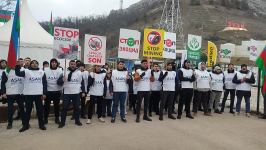 Продолжается мирная акция протеста на Лачинской дороге (ФОТО/ВИДЕО)