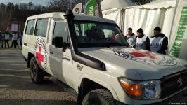 По Лачинской дороге беспрепятственно проехали три машины Красного Креста (ФОТО)