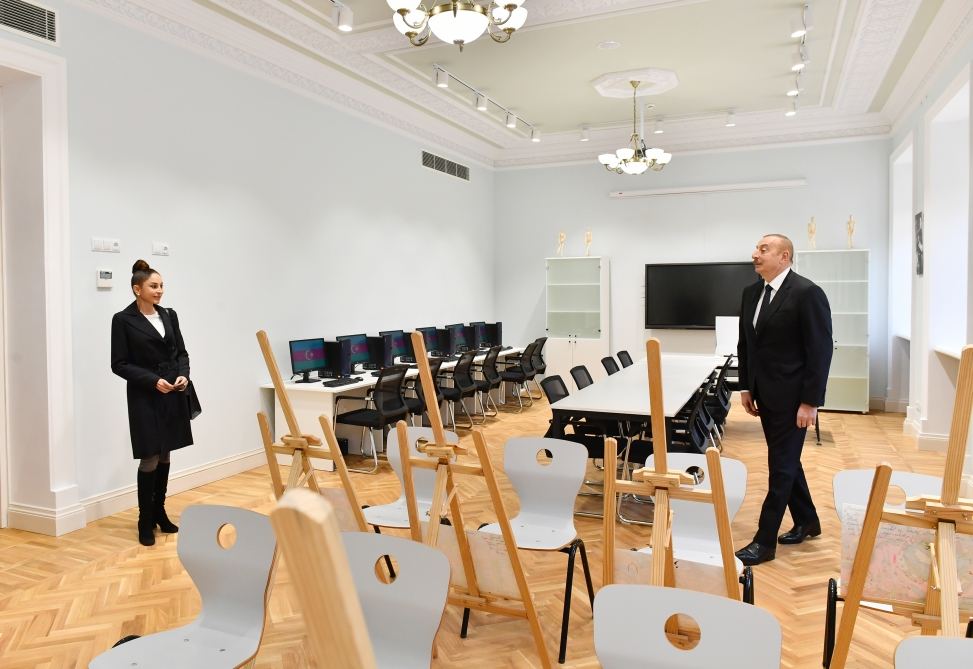 Президент Ильхам Алиев и Первая леди Мехрибан Алиева ознакомились с условиями, созданными в Детско-юношеском центре развития в Баку после капитального ремонта (ФОТО/ВИДЕО)