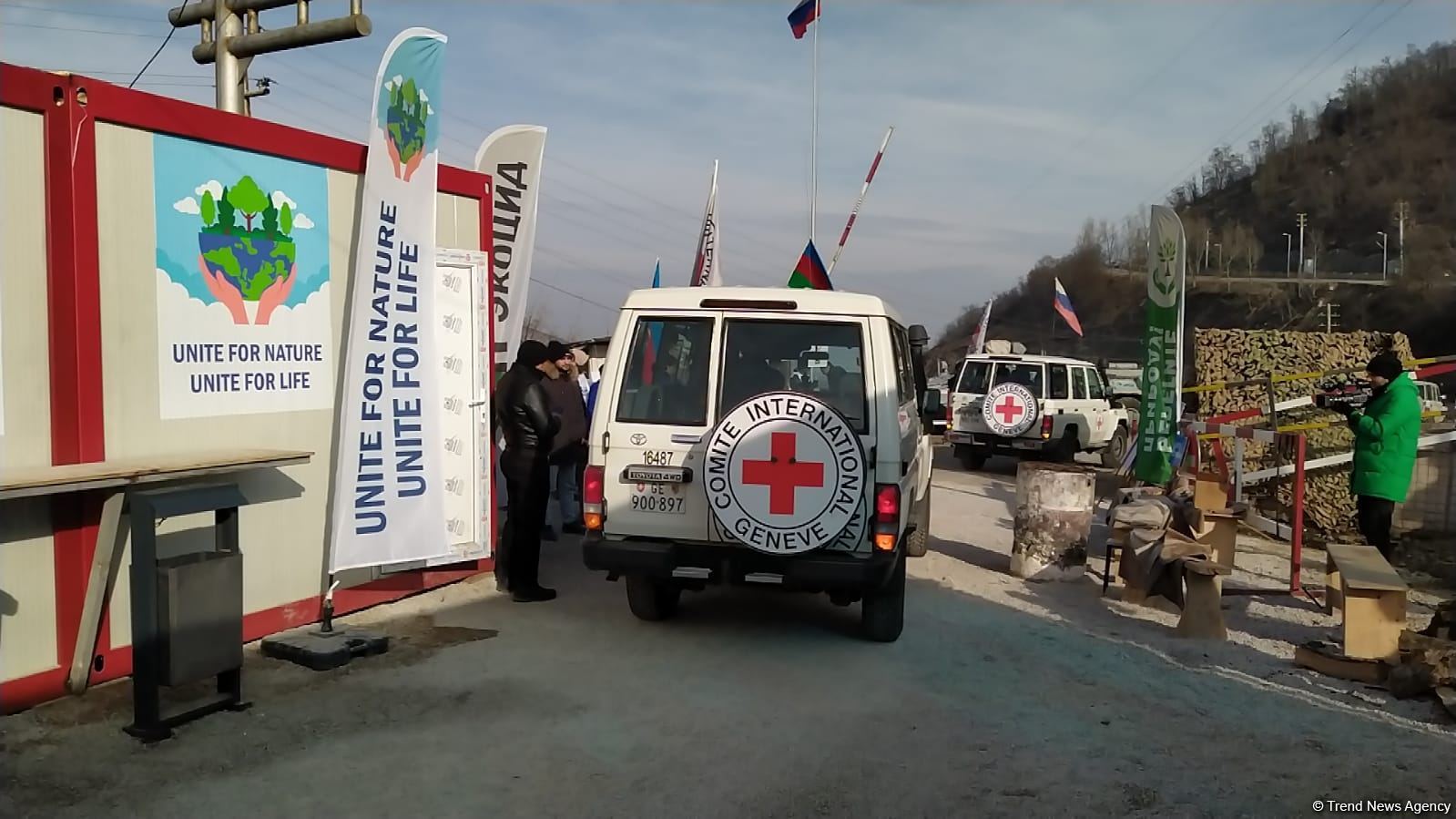 BQXK-nın üç avtomobili Laçın yolundan maneəsiz keçib (FOTO)