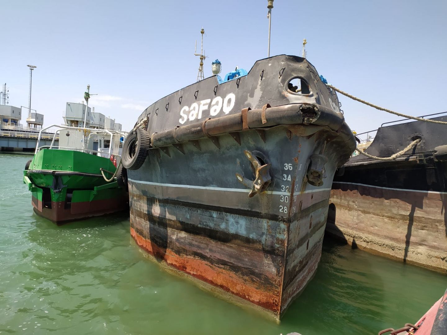 В Азербайджане на аукционе продано судно (ФОТО)