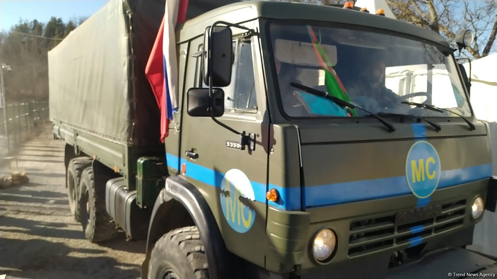 По Лачинской дороге беспрепятственно проехал грузовик миротворцев (ФОТО)
