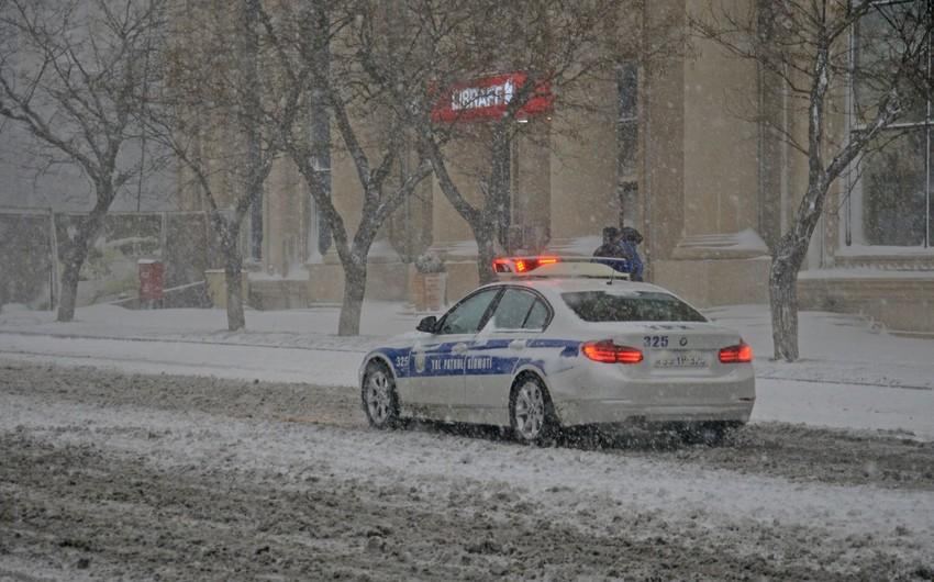 Дорожная полиция Азербайджана обратилась к водителям в связи с погодными условиями (ВИДЕО)