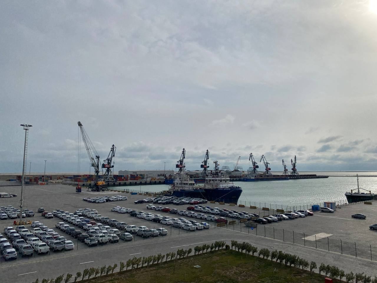 Непогода не повлияла на работу Бакинского морского порта