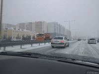 Парализовано движение на дороге Баку-Сумгайыт, около 10 цепных аварий (ФОТО)