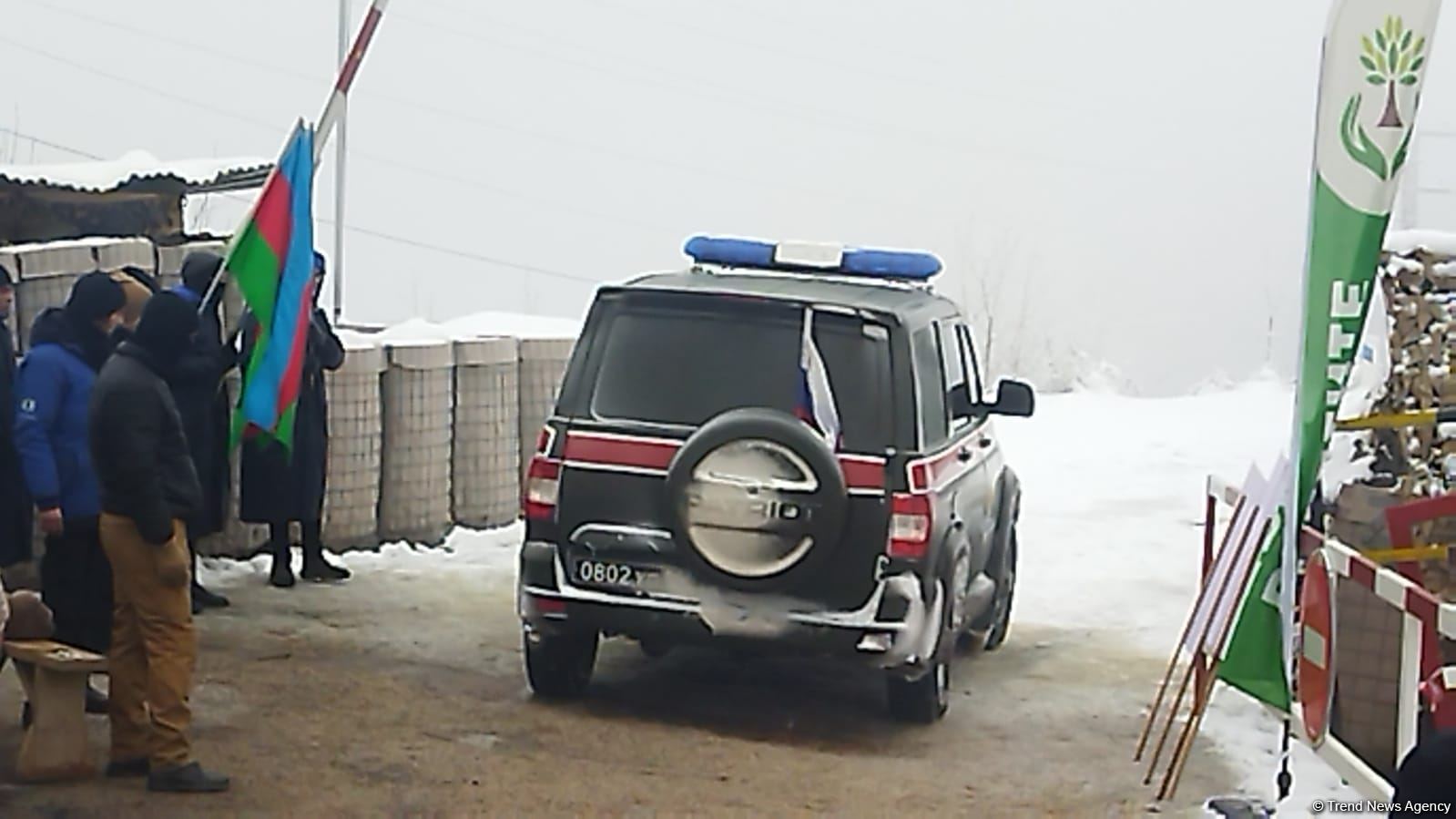 По Лачинской дороге беспрепятственно проехали еще два автомобиля миротворцев (ФОТО)