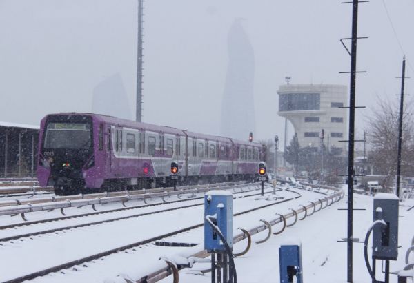 Непогода никак не повлияла на работу наземных станций Бакинского метрополитена