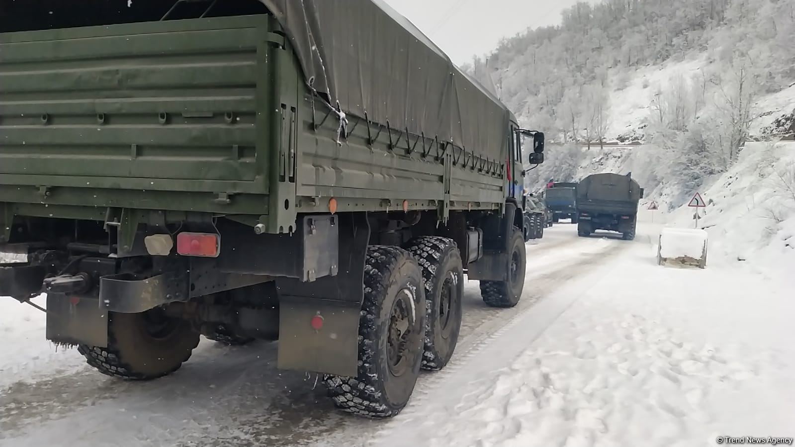 По Лачинской дороге беспрепятственно проехали 20 грузовых машин РМК (ФОТО)