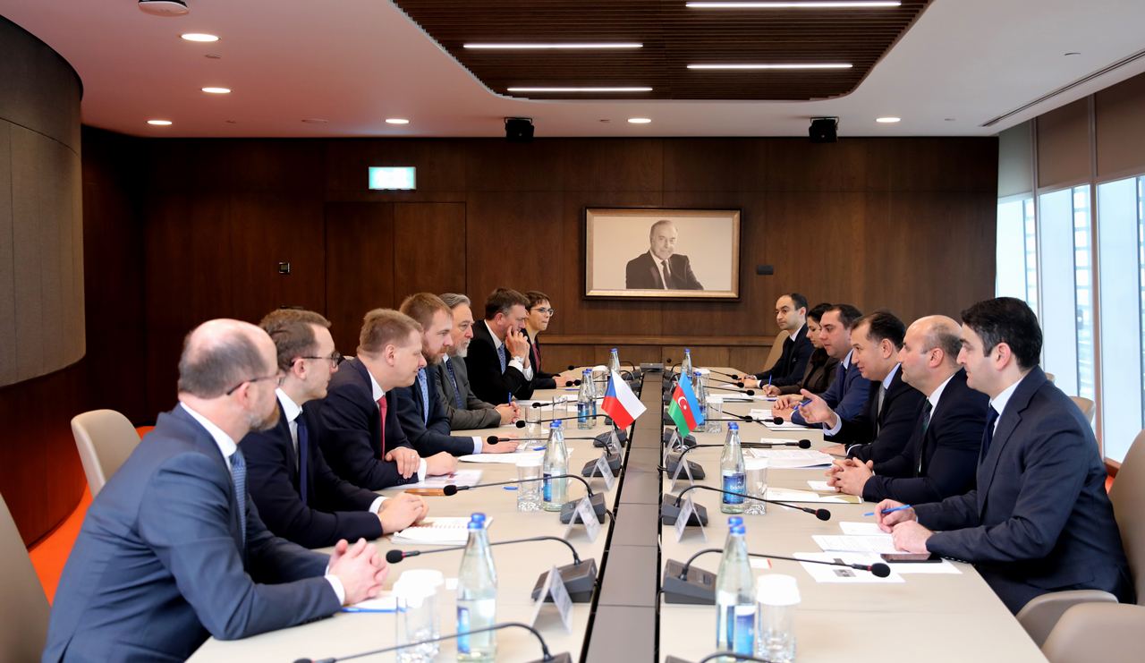 Ázerbájdžán může zapojit české firmy do svých „chytrých projektů“