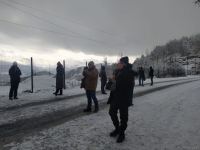 Сотрудники иностранных СМИ освещают акцию на Лачинской дороге (ФОТО)