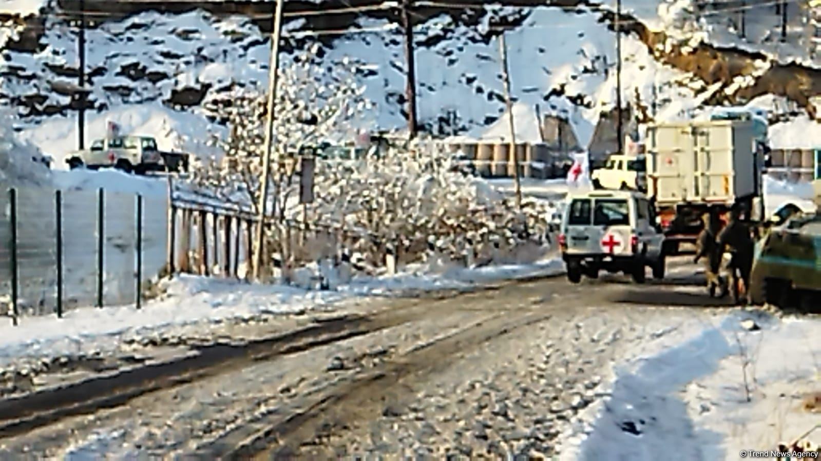 BQXK avtomobilləri Laçın yolundan maneəsiz keçib (FOTO)