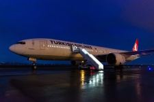 Самолет рейса по маршруту Стамбул-Токио совершил экстренную посадку в Баку (ФОТО)