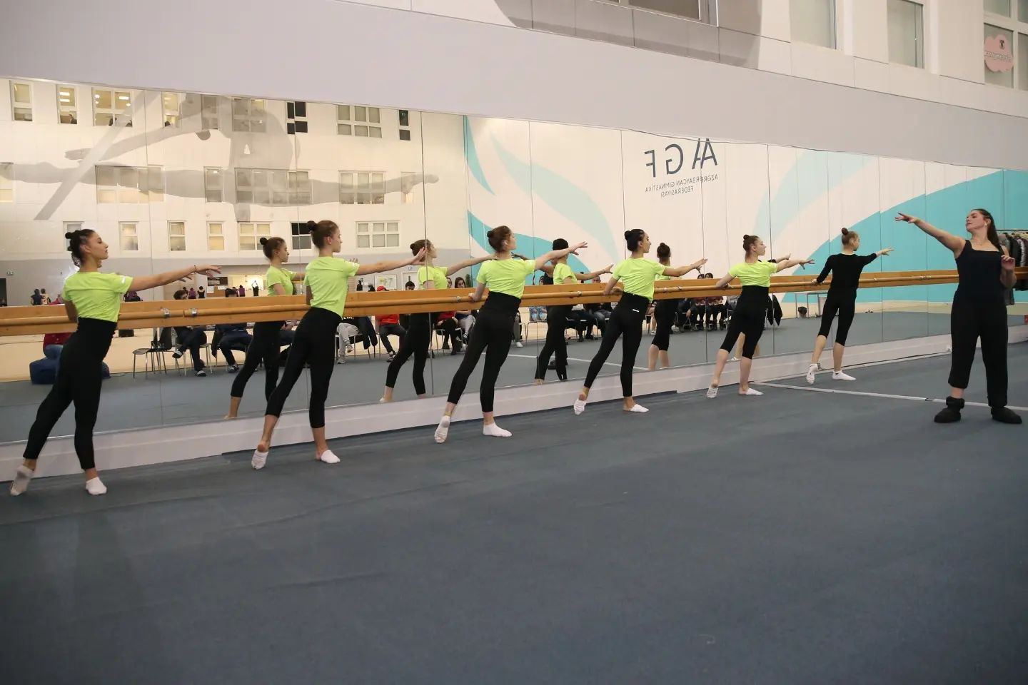 İspaniyalı xoreoqraf bədii gimnastika üzrə Azərbaycan yığmasının üzvlərinə dərs keçir (FOTO)
