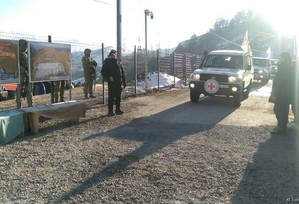 Five more ICRC vehicles move freely along Azerbaijan's Lachin-Khankendi road (PHOTO)