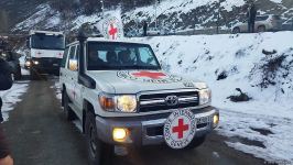 По Лачинской дороге беспрепятственно проехали пять автомашин Красного Креста (ФОТО)