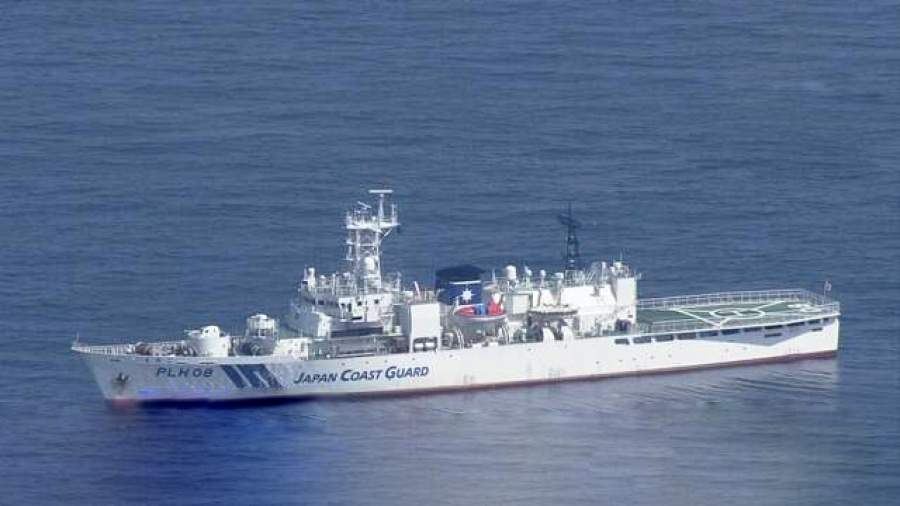 В Японии корабль береговой охраны сел на мель