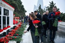 Посол Франции в Азербайджане посетила Аллею шехидов (ФОТО)