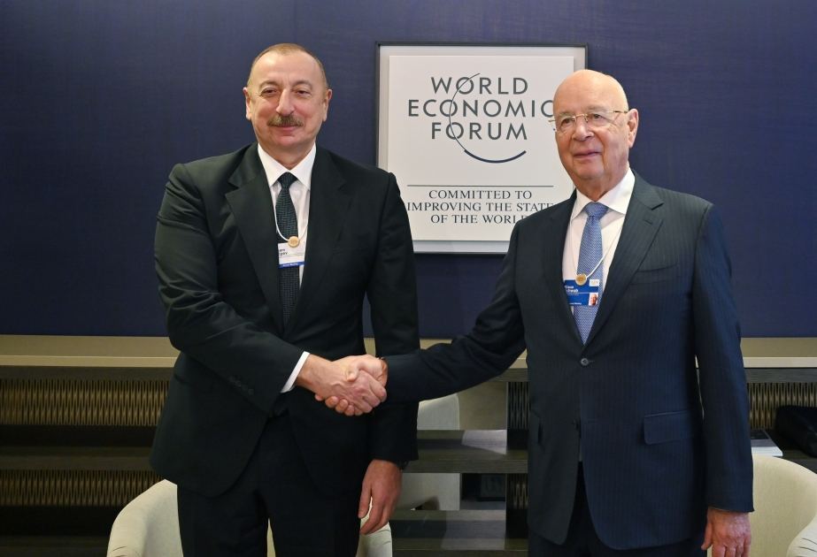 Президент Ильхам Алиев встретился в Давосе с председателем Всемирного экономического форума (ВИДЕО)