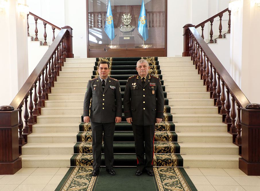 Азербайджан и Узбекистан обсудили  сотрудничество в сфере военного образования (ФОТО)
