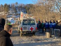По Лачинской дороге беспрепятственно проехали автомашины Красного Креста (ФОТО)