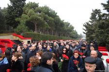 Azerbaijani people honor blessed memory of victims of January 20 tragedy (PHOTO)
