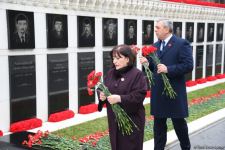 Azerbaijani people honor blessed memory of victims of January 20 tragedy (PHOTO)