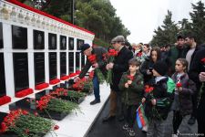 Azerbaijani people honor blessed memory of victims of January 20 tragedy (PHOTO)